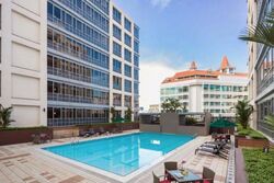 Clemenceau Avenue (D9), Retail #533247751